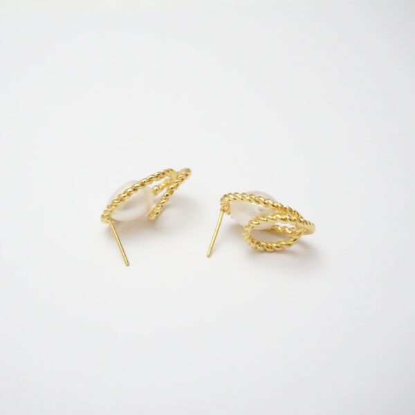 Gold Pearl Earrings