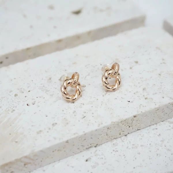 circle stud earrings