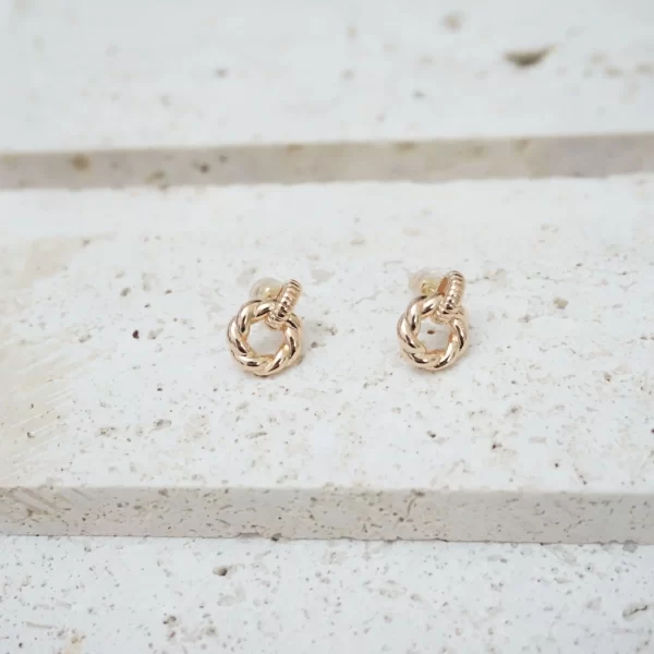 circle stud earrings