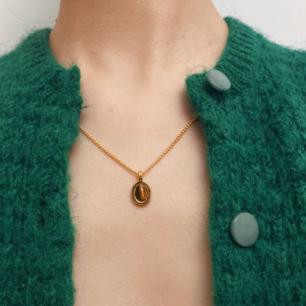 pendant necklace