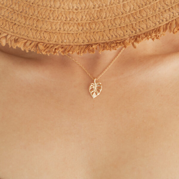 leaf pendant chain necklace for women