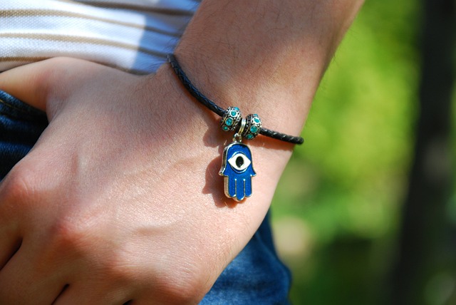 what does it mean when your evil eye bracelet breaks