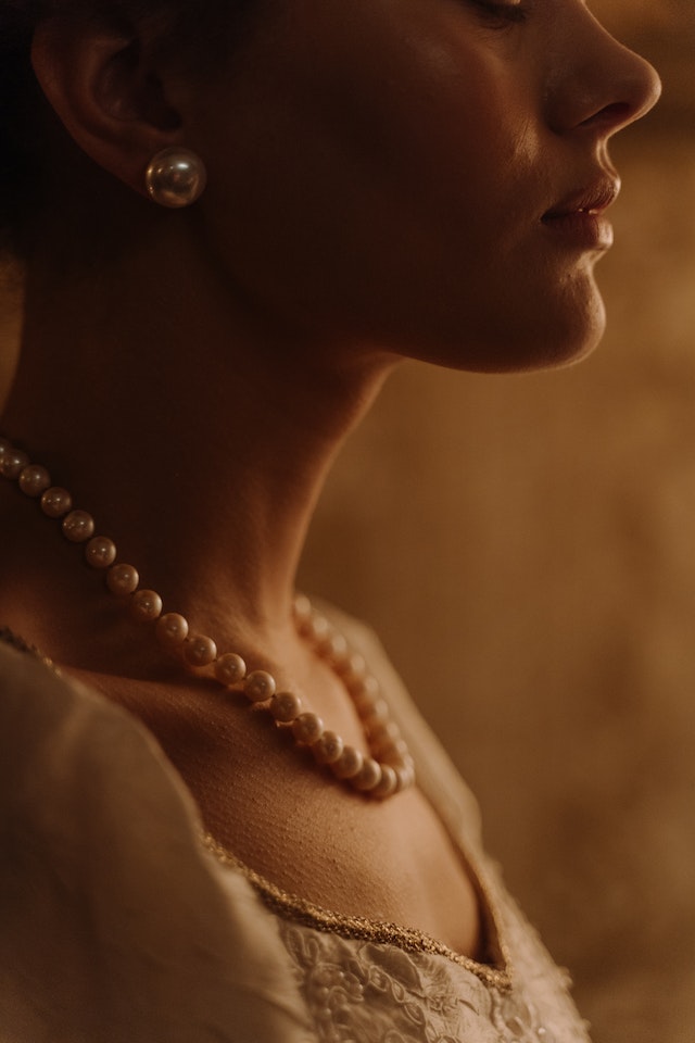 Emily in Paris Pearl Necklace