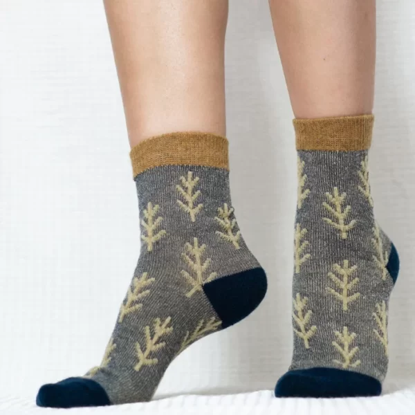 Embroidered Leaf Quarter Wool Socks for Women