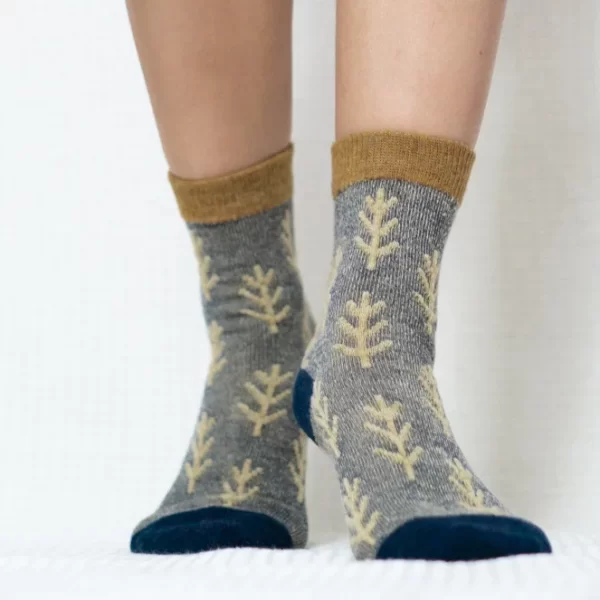 Embroidered Leaf Quarter Wool Socks for Women