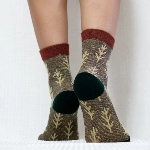 Embroidered Leaf Quarter Wool Socks for Women