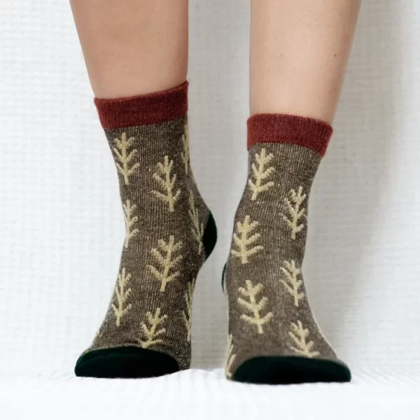 Embroidered Leaf Quarter Wool Socks for Women