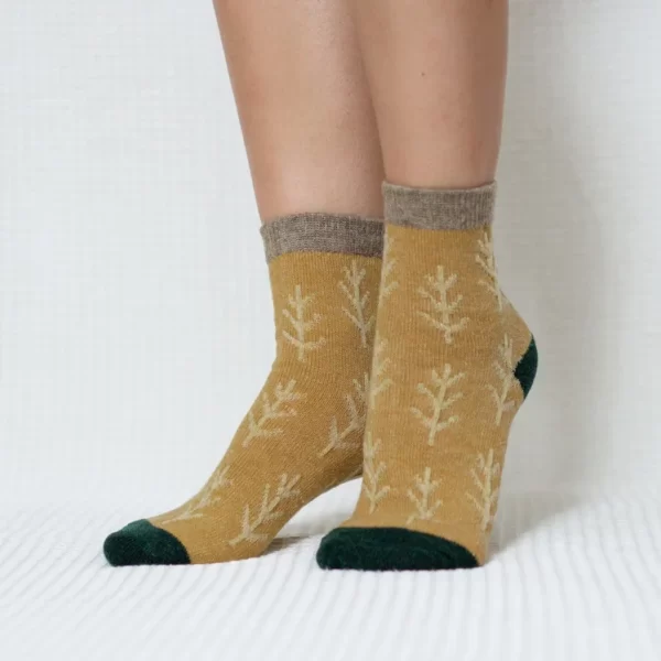 Embroidered Leaf Quarter Wool Socks for Women