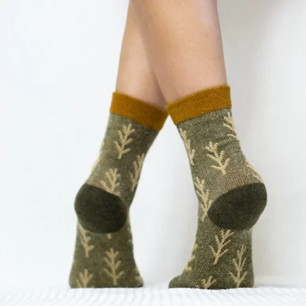 Embroidered Leaf Quarter Wool Socks for Women